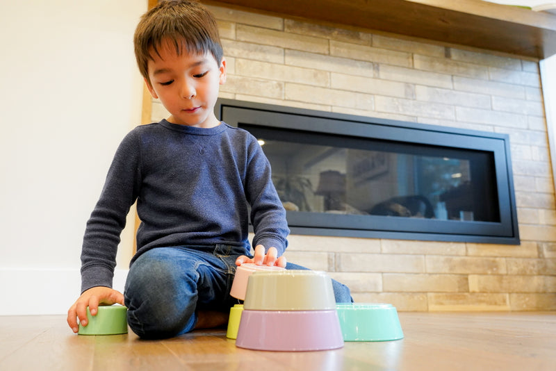 STACKING & NESTING CONTAINERS WITH SILICONE LIDS